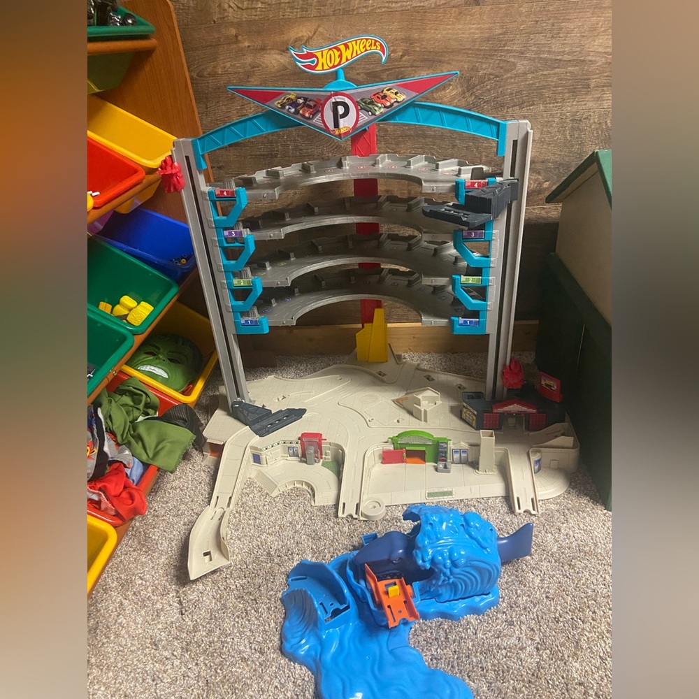 Hot wheels parking garage